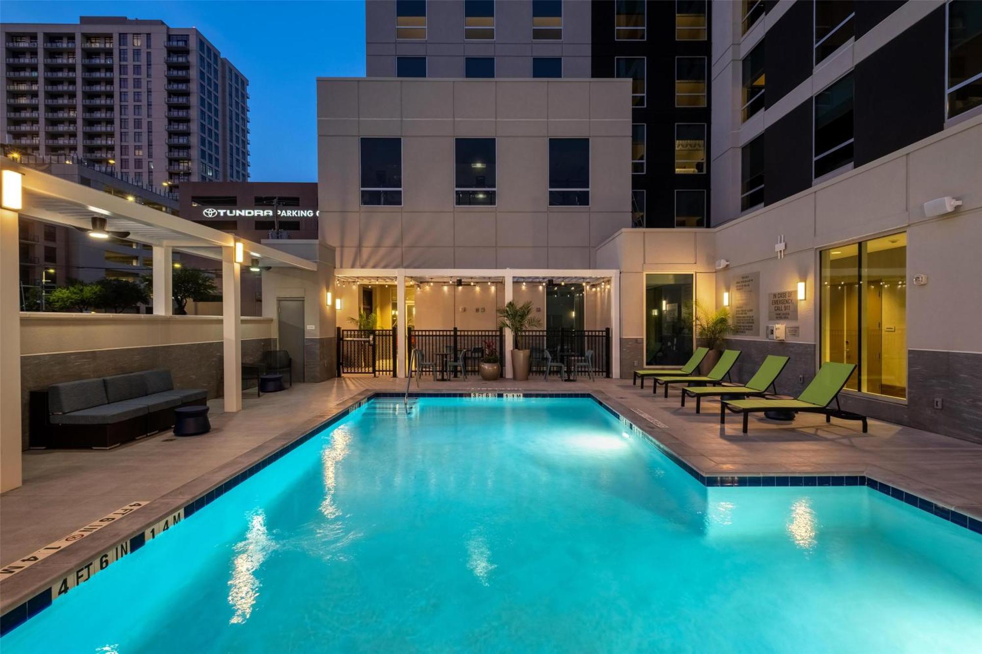 Home2 Suites By Hilton Houston Downtown Convention Center Екстериор снимка